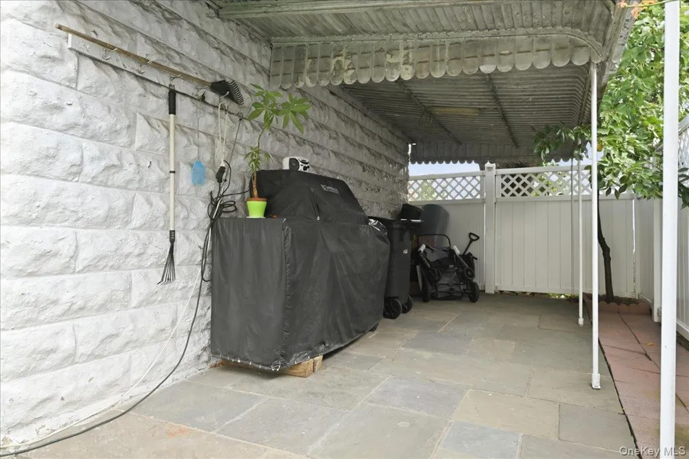 7733 79th Place Glendale, NY 11385