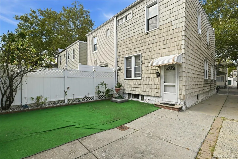 7733 79th Place Glendale, NY 11385