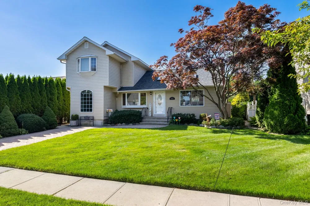 3848 Cordwood Lane Seaford, NY 11783