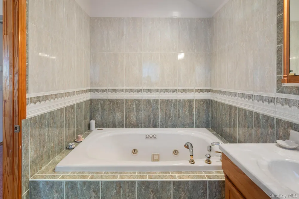 3848 Cordwood Lane Seaford, NY 11783