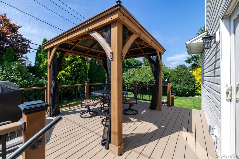 3848 Cordwood Lane Seaford, NY 11783