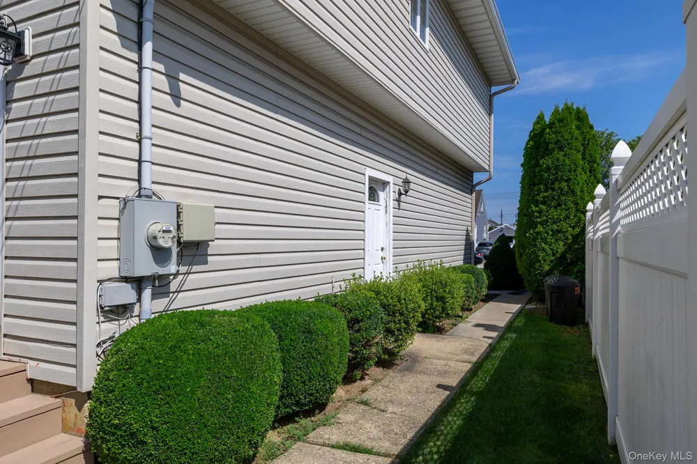3848 Cordwood Lane Seaford, NY 11783
