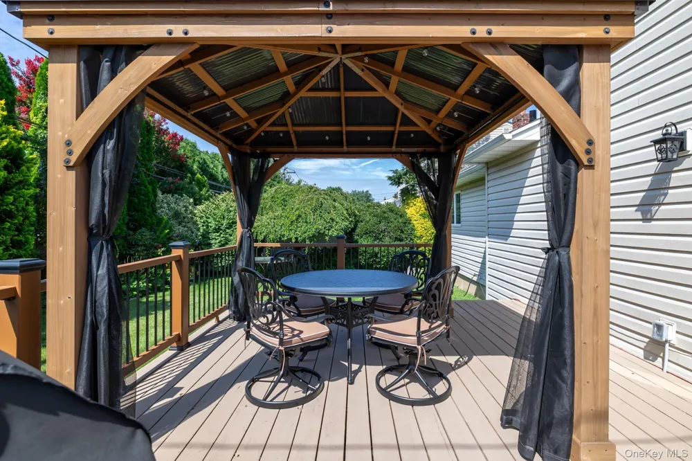 3848 Cordwood Lane Seaford, NY 11783