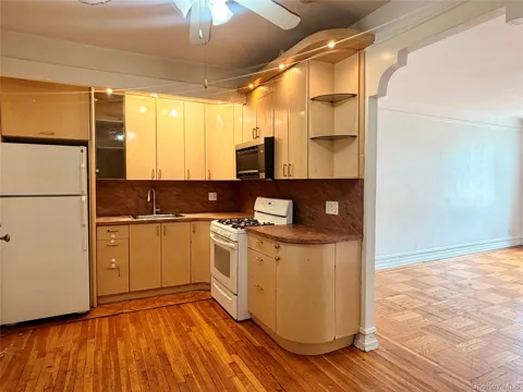 1717 Avenue #2K