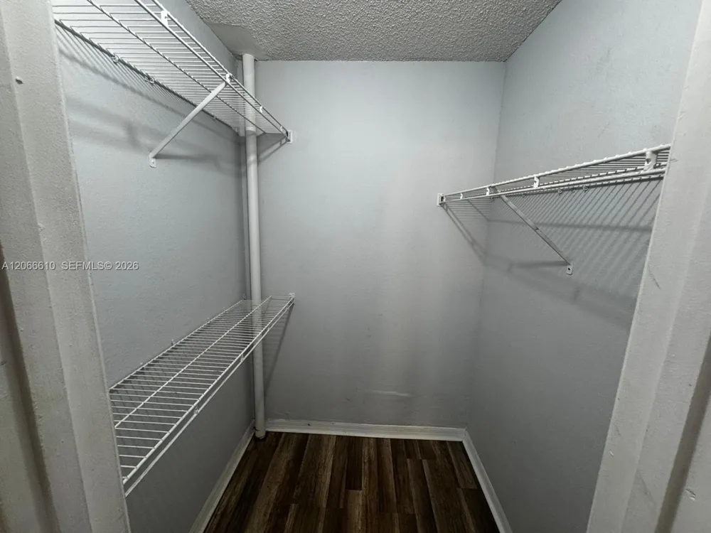 3360 Pinewalk Dr N #1324 Margate, FL 33063