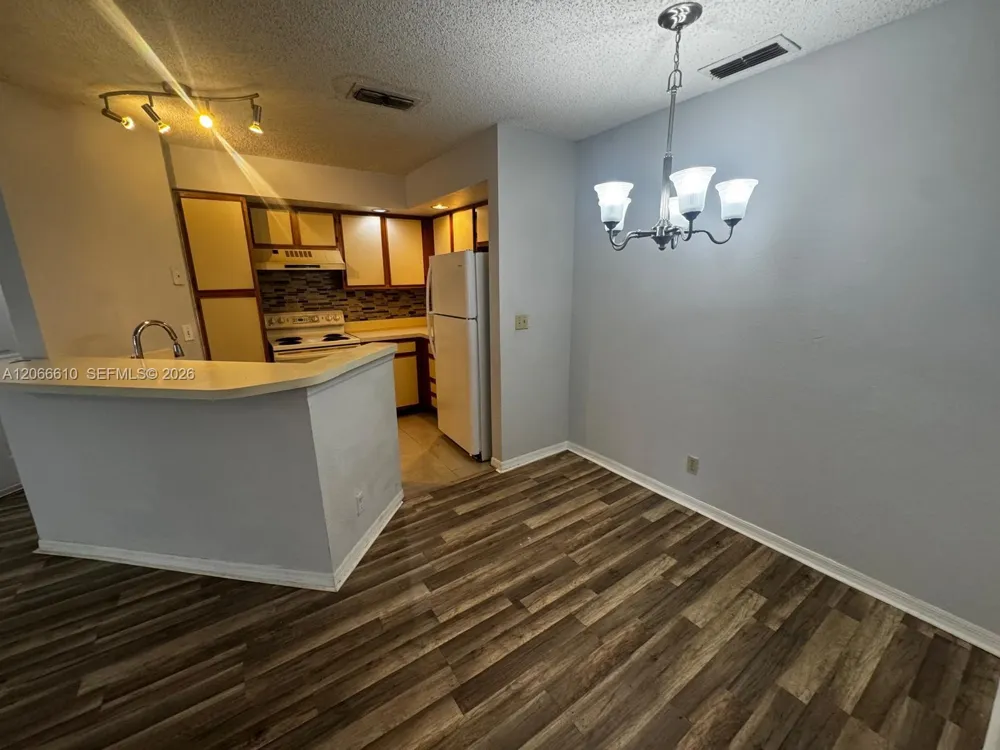 3360 Pinewalk Dr N #1324 Margate, FL 33063