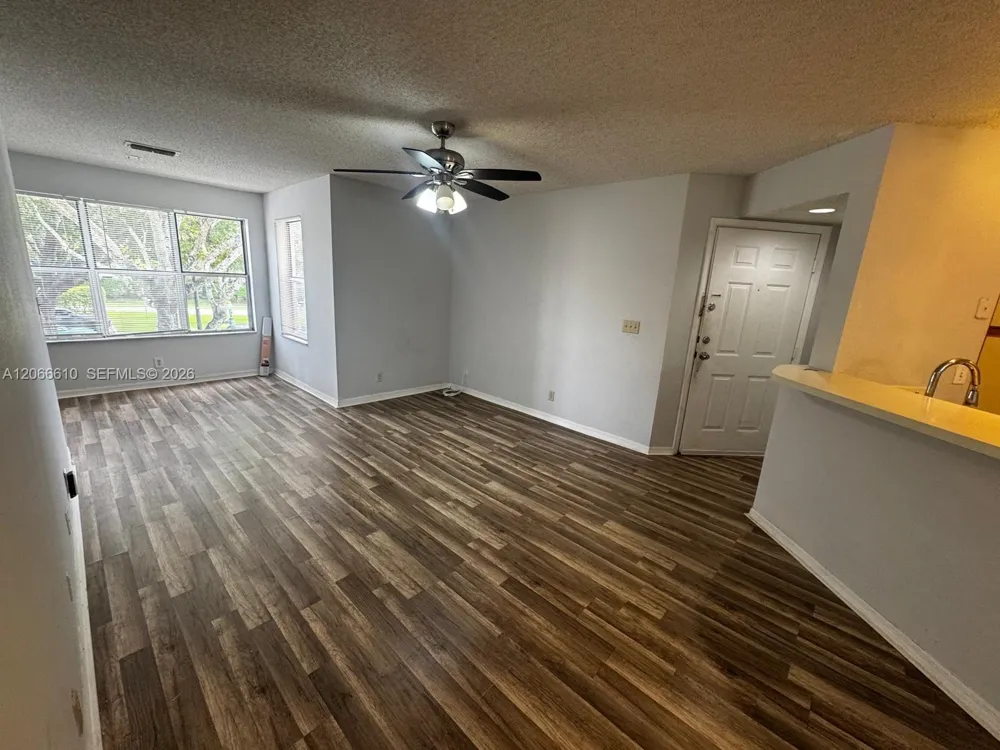 3360 Pinewalk Dr N #1324 Margate, FL 33063