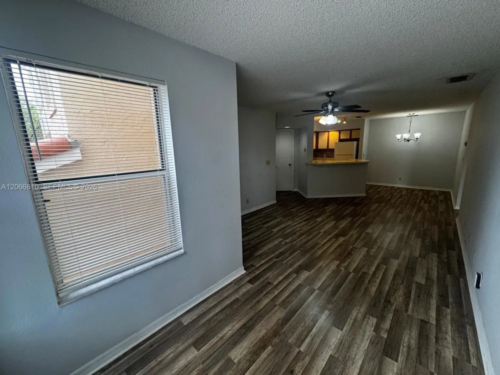 3360 Pinewalk Dr N #1324 Margate, FL 33063