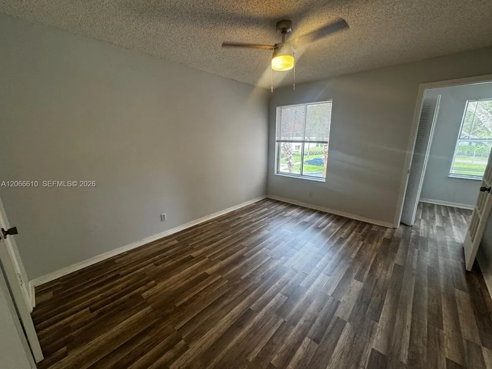 3360 Pinewalk Dr N #1324 Margate, FL 33063
