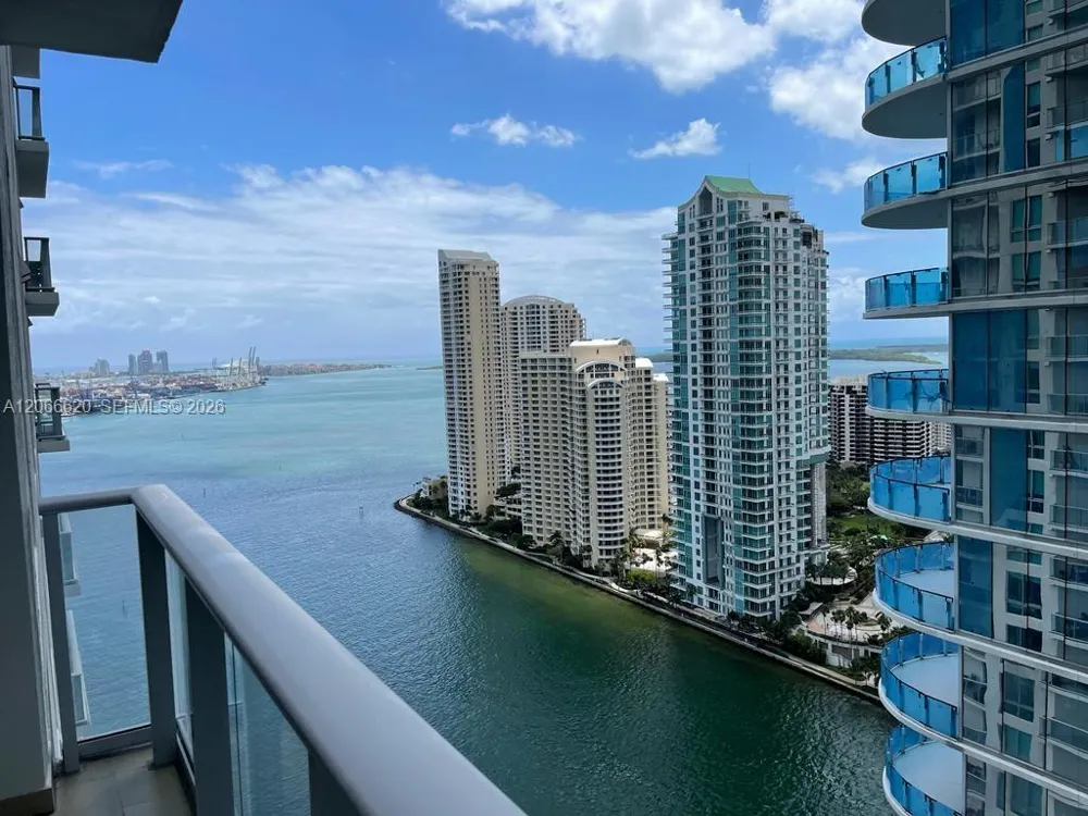 300 S Biscayne Blvd #T-2804 Miami, FL 33131