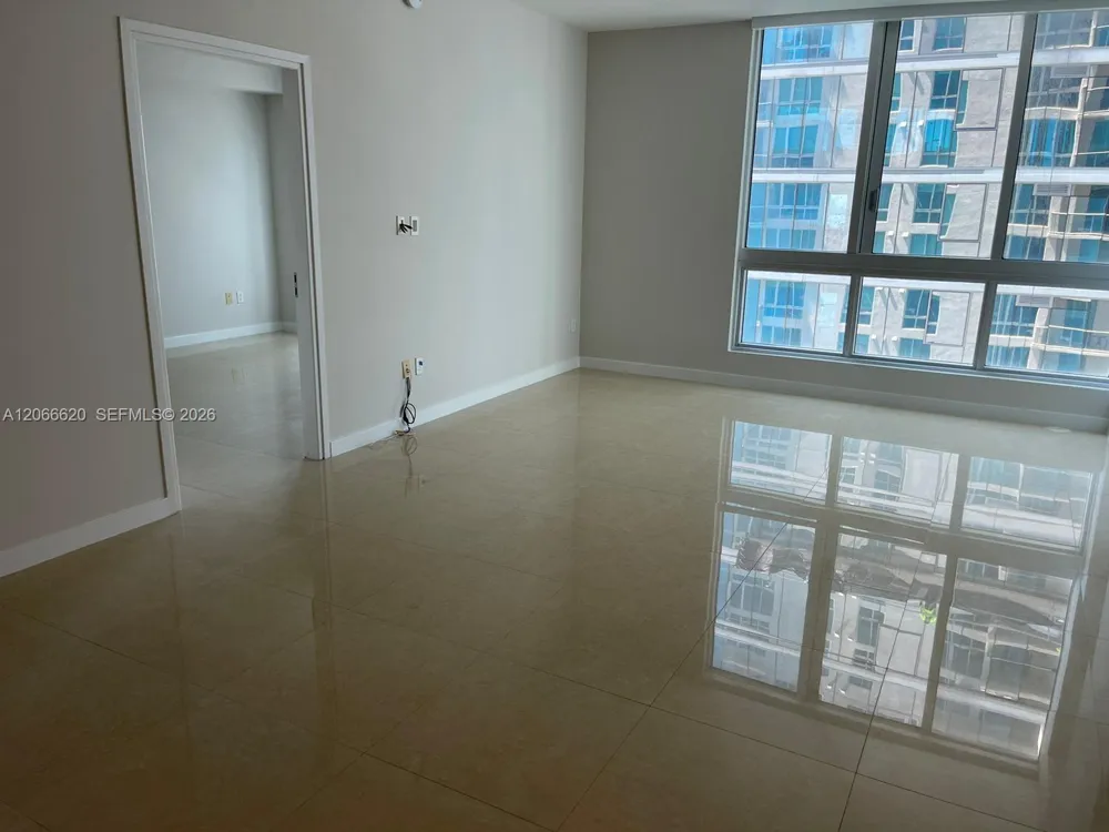 300 S Biscayne Blvd #T-2804 Miami, FL 33131