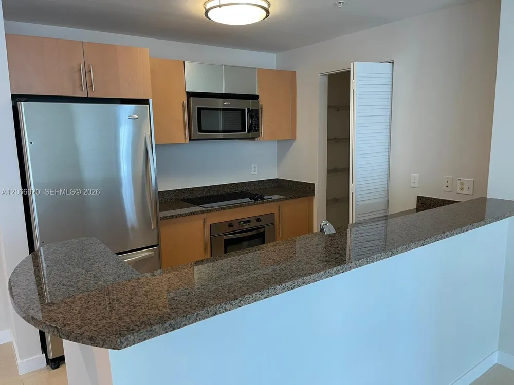 300 S Biscayne Blvd #T-2804 Miami, FL 33131