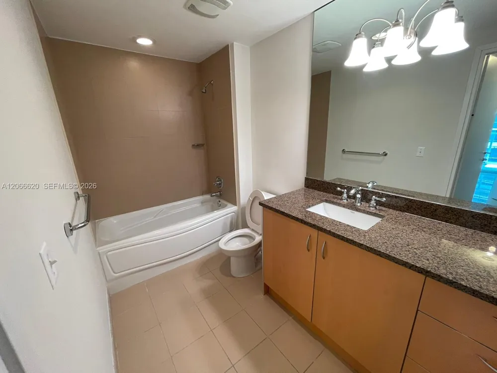 300 S Biscayne Blvd #T-2804 Miami, FL 33131