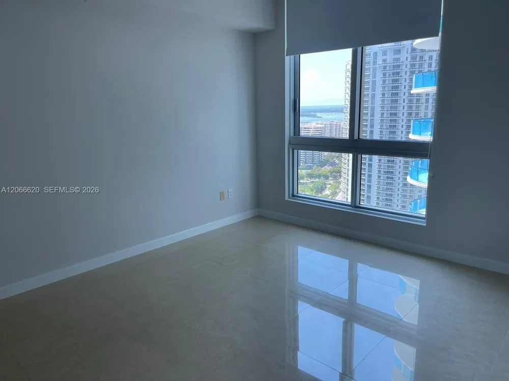 300 S Biscayne Blvd #T-2804 Miami, FL 33131