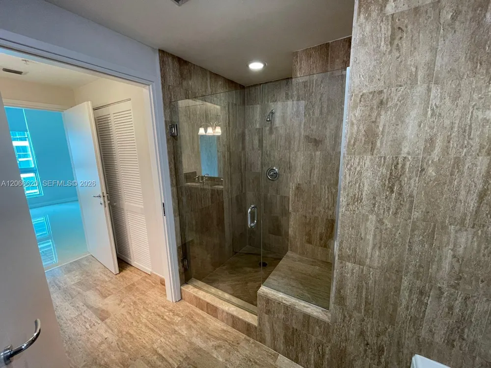 300 S Biscayne Blvd #T-2804 Miami, FL 33131