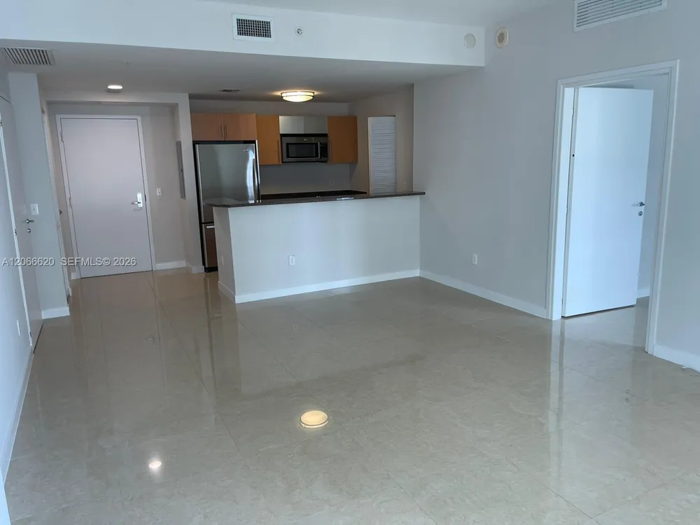 300 S Biscayne Blvd #T-2804 Miami, FL 33131