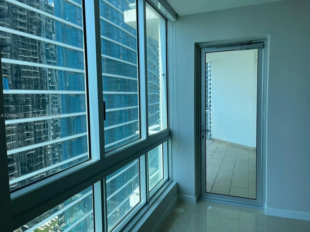 300 S Biscayne Blvd #T-2804 Miami, FL 33131