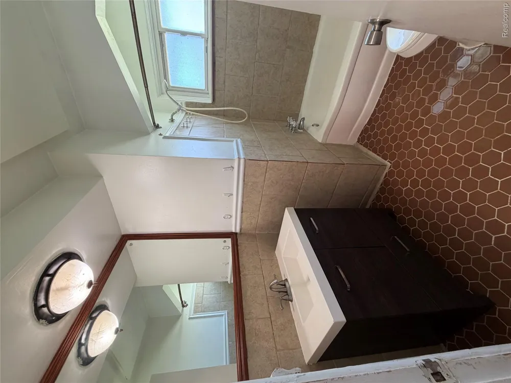 17415 Addison Street Southfield City, MI 48075