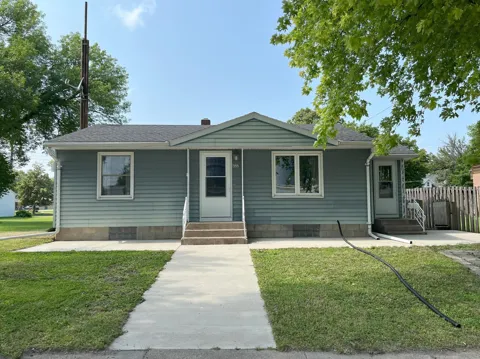 222 Center Avenue W