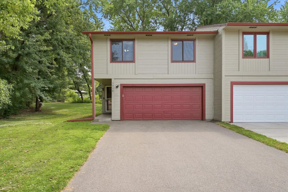 1930 55th Street Court E Inver Grove Heights, MN 55077