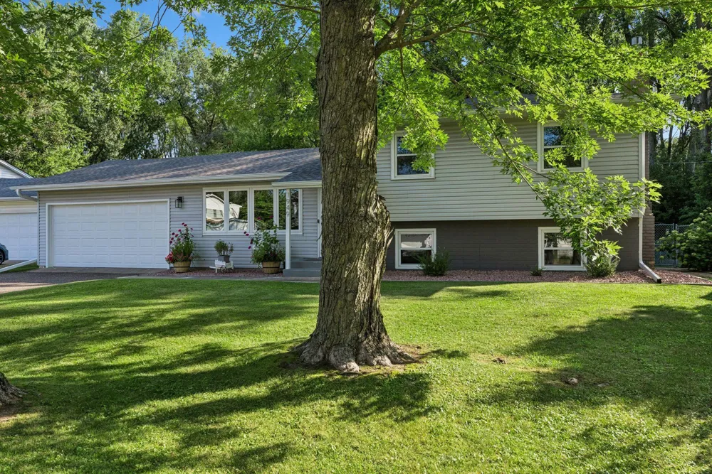 1949 Lakeaires Boulevard White Bear Lake, MN 55110