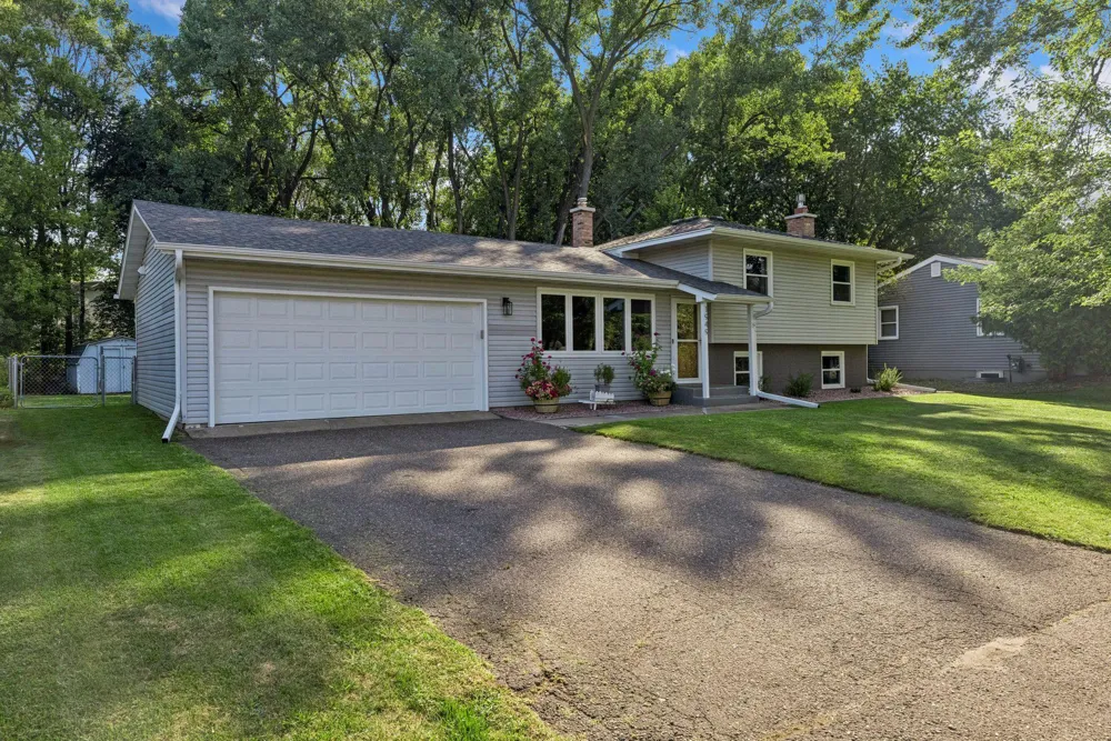 1949 Lakeaires Boulevard White Bear Lake, MN 55110
