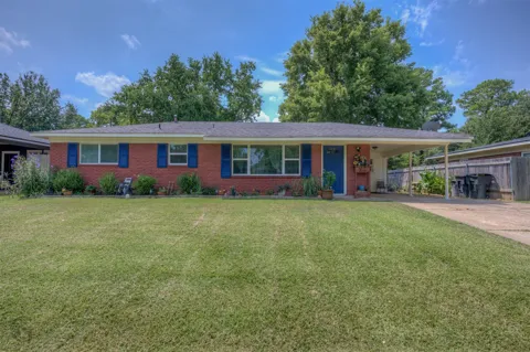 2612 Douglas Drive