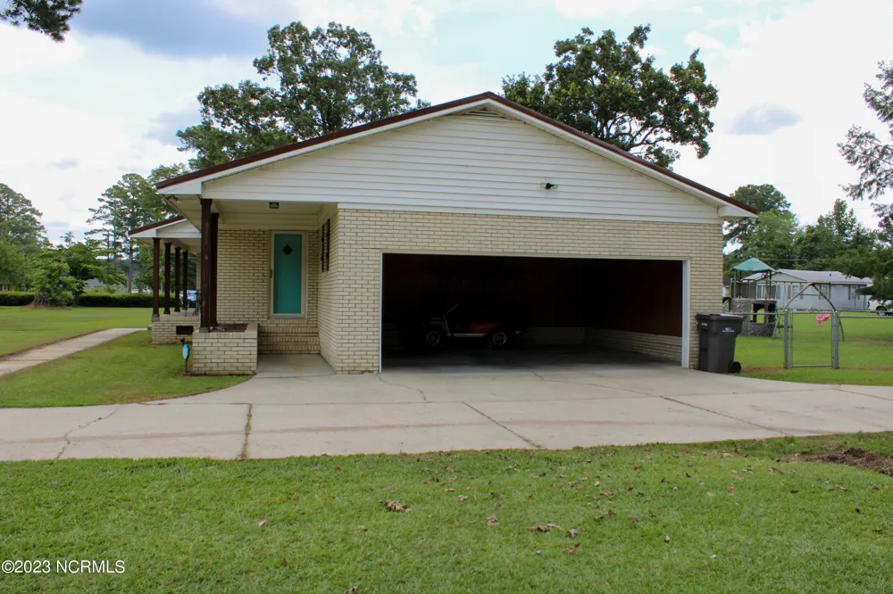 221 E Bladen Street Bladenboro, NC 28320