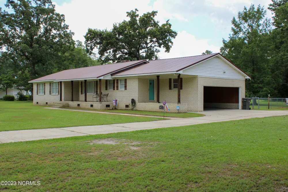 221 E Bladen Street Bladenboro, NC 28320