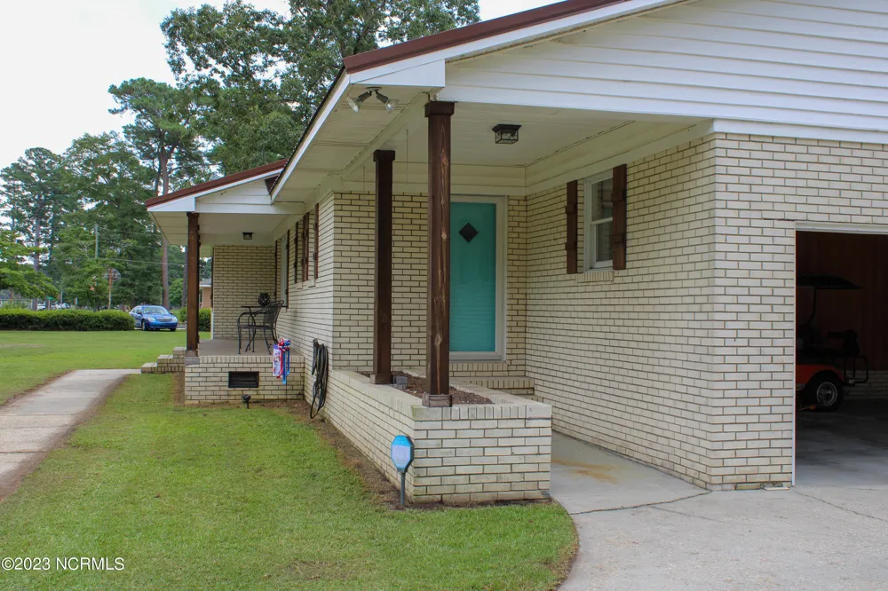 221 E Bladen Street Bladenboro, NC 28320