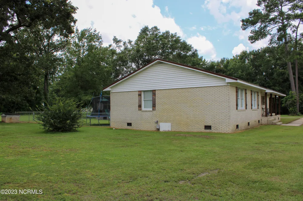 221 E Bladen Street Bladenboro, NC 28320