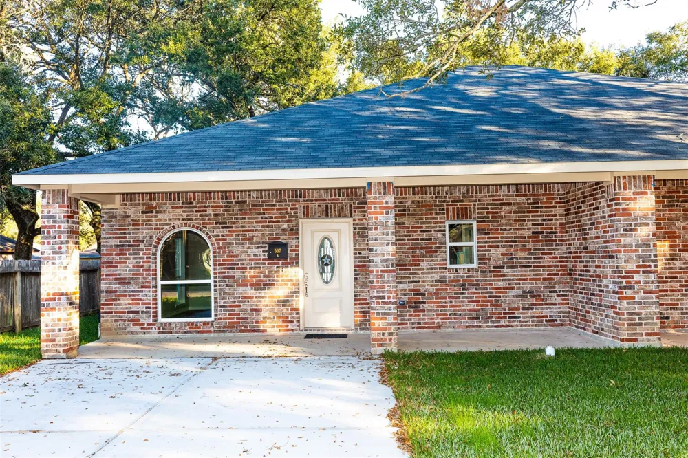 507 E Foley Street Alvin, TX 77511