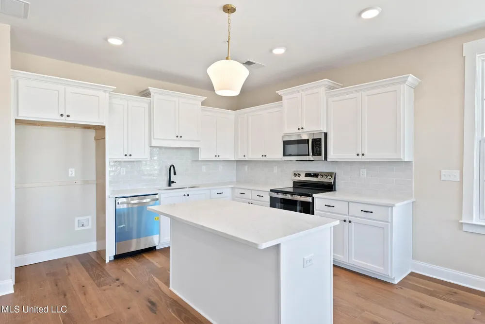 695 Bolivar Drive Nesbit, MS 38651
