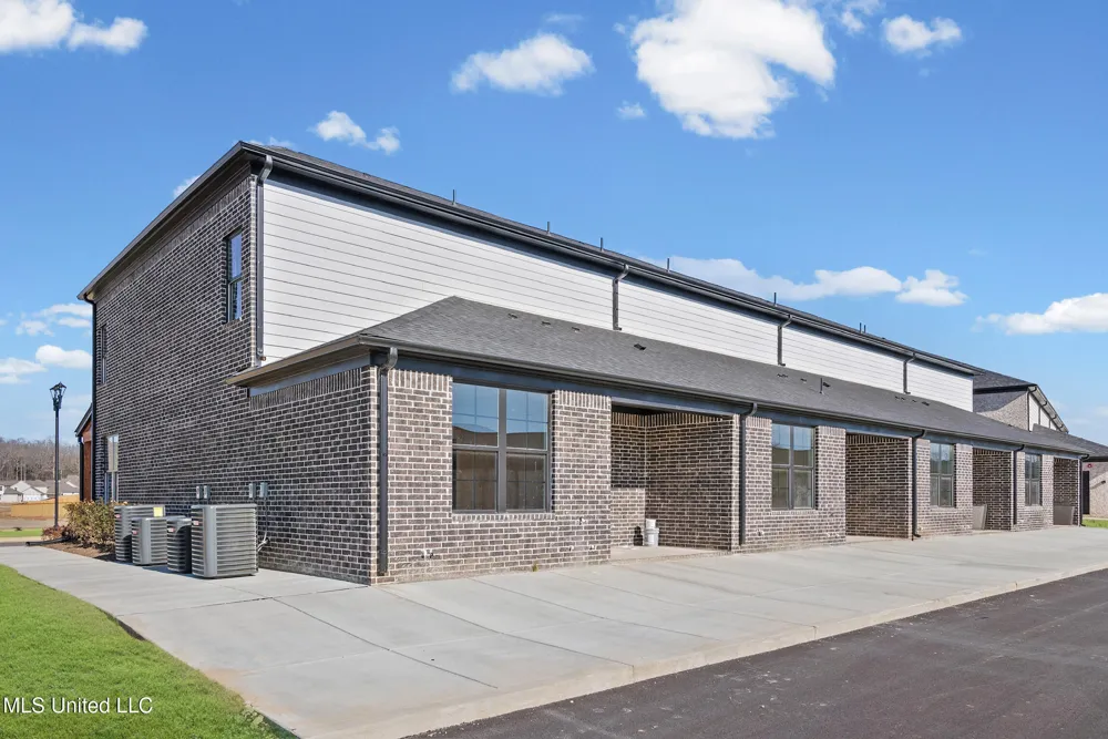 695 Bolivar Drive Nesbit, MS 38651