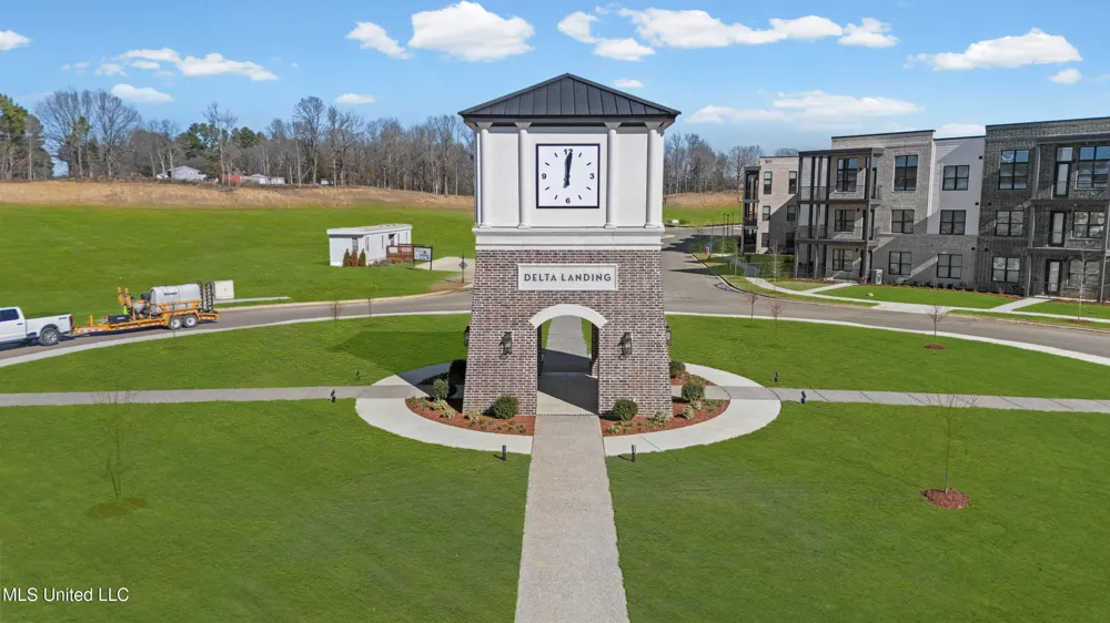 695 Bolivar Drive Nesbit, MS 38651