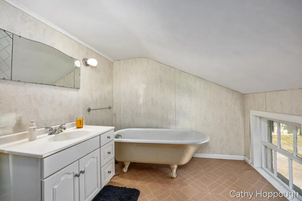 404 E Main Street Ionia City, MI 48846