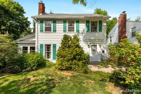 23 Alten Avenue NE