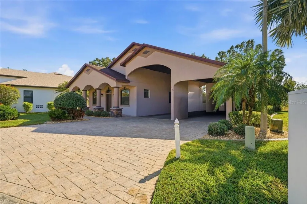 584 MEANDERING WAY Polk City, FL 33868