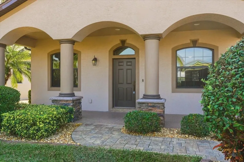 584 MEANDERING WAY Polk City, FL 33868