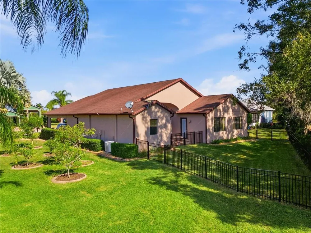584 MEANDERING WAY Polk City, FL 33868