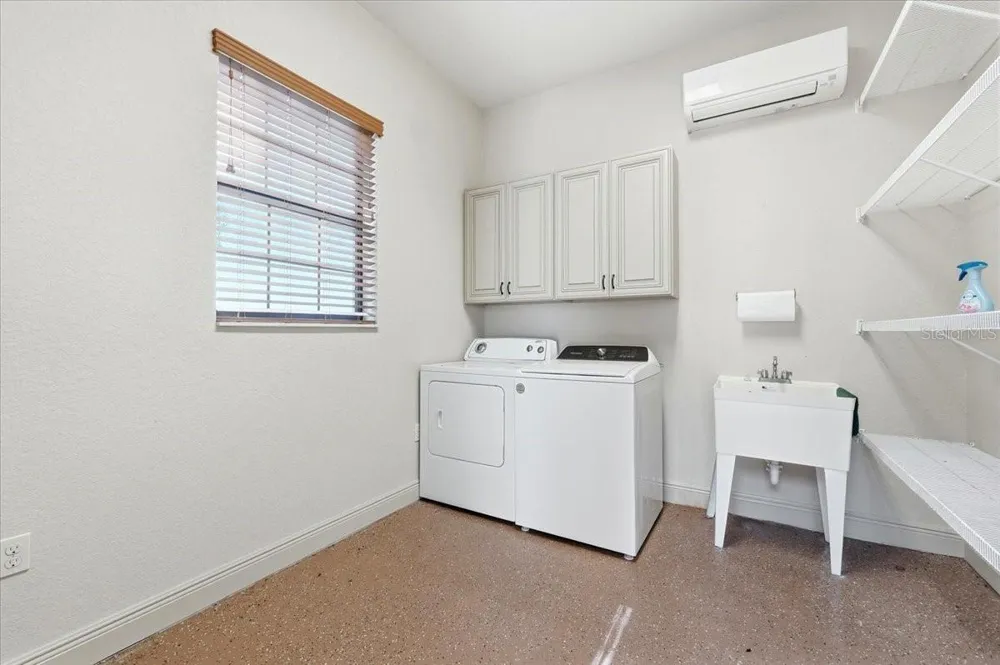 584 MEANDERING WAY Polk City, FL 33868