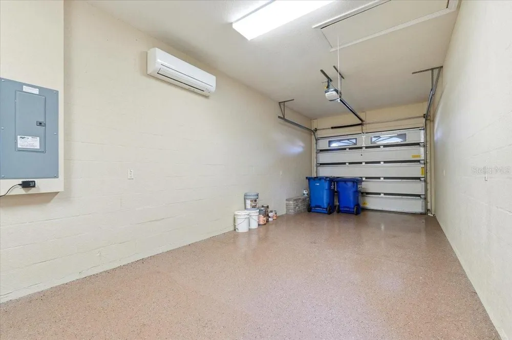 584 MEANDERING WAY Polk City, FL 33868