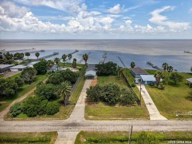 3633 Copano Drive Rockport, TX 78382