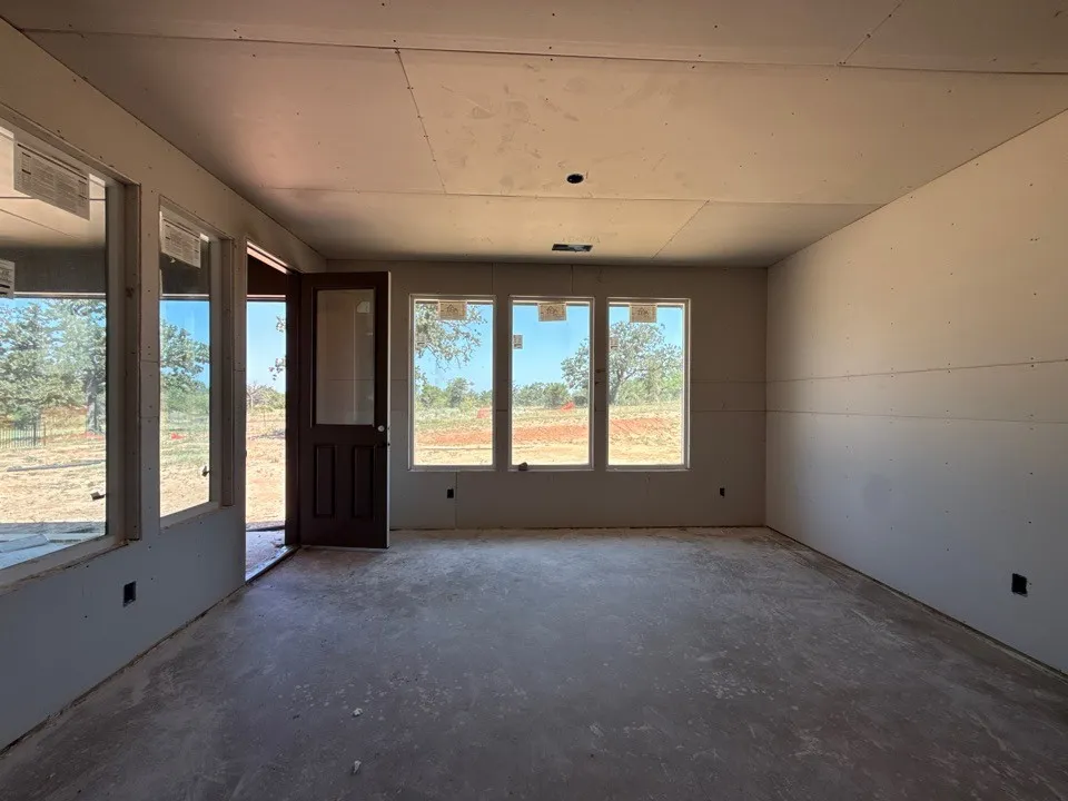 205 Oak Grove Way Springtown, TX 76082