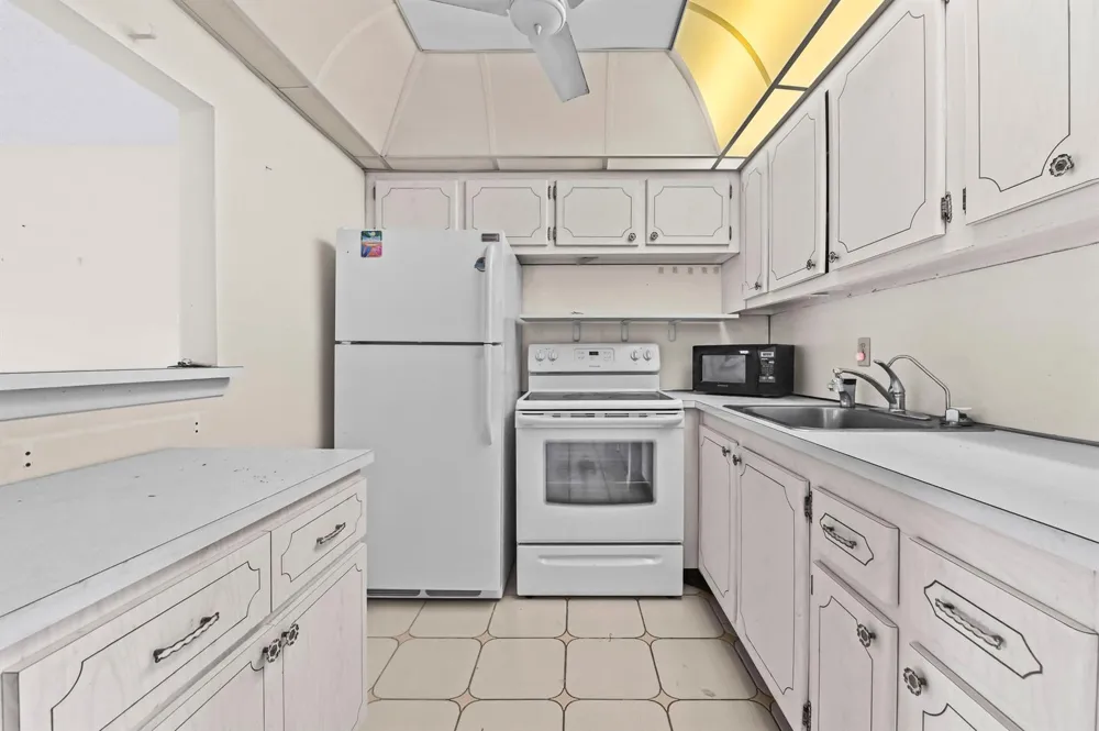 411 DURHAM Deerfield Beach, FL 33442