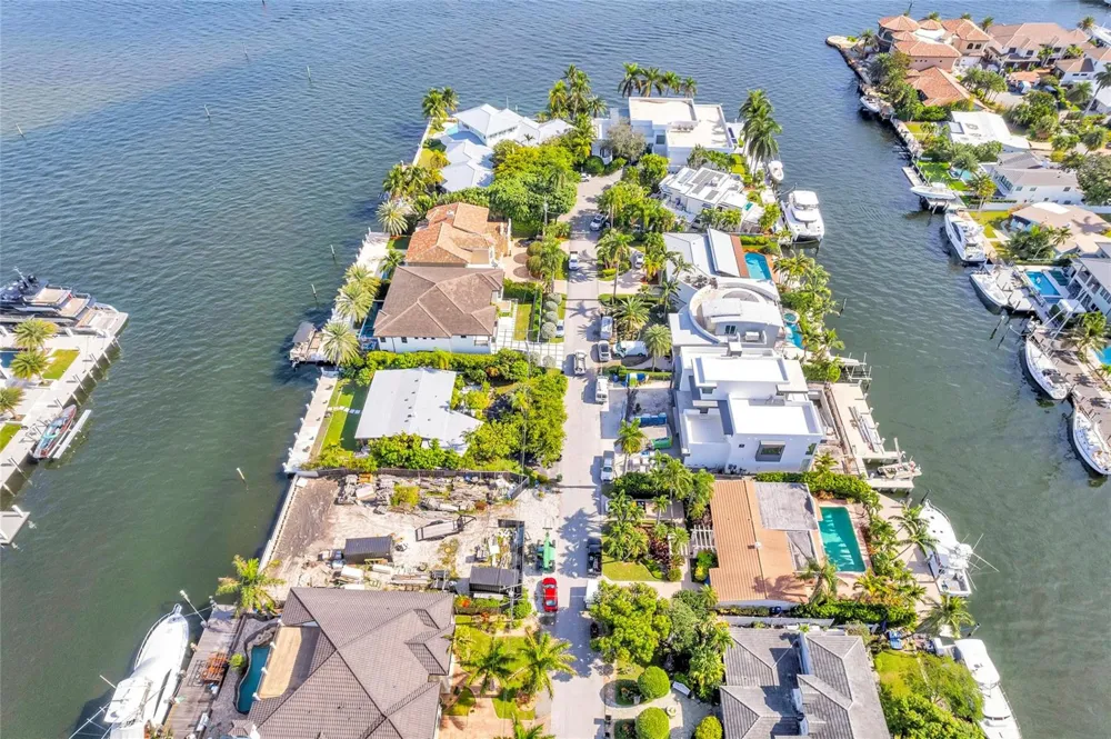 1725 SE 13TH STREET Fort Lauderdale, FL 33316