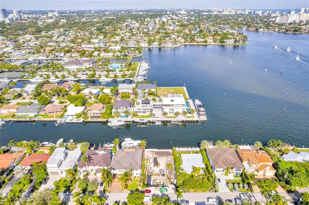 1725 SE 13TH STREET Fort Lauderdale, FL 33316