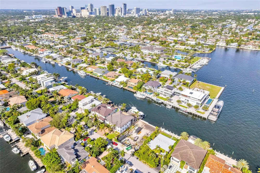 1725 SE 13TH STREET Fort Lauderdale, FL 33316