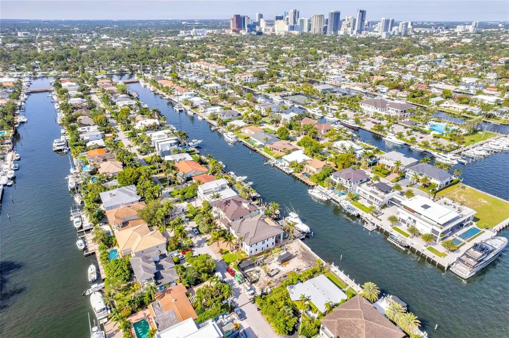 1725 SE 13TH STREET Fort Lauderdale, FL 33316