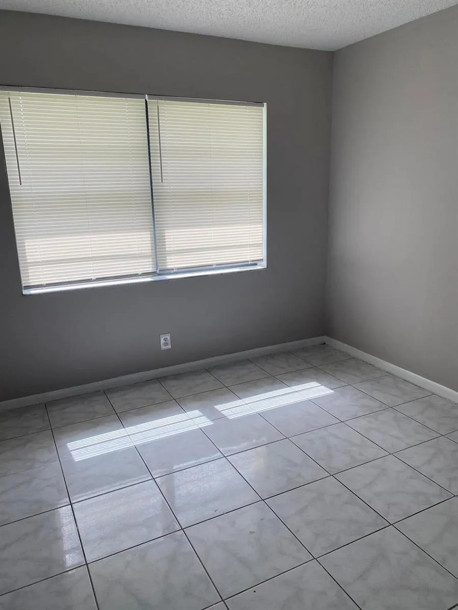 4714 Summit Villas West Palm Beach, FL 33415